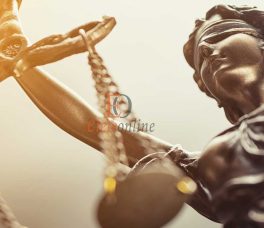 Lady_with_statue_of_justice