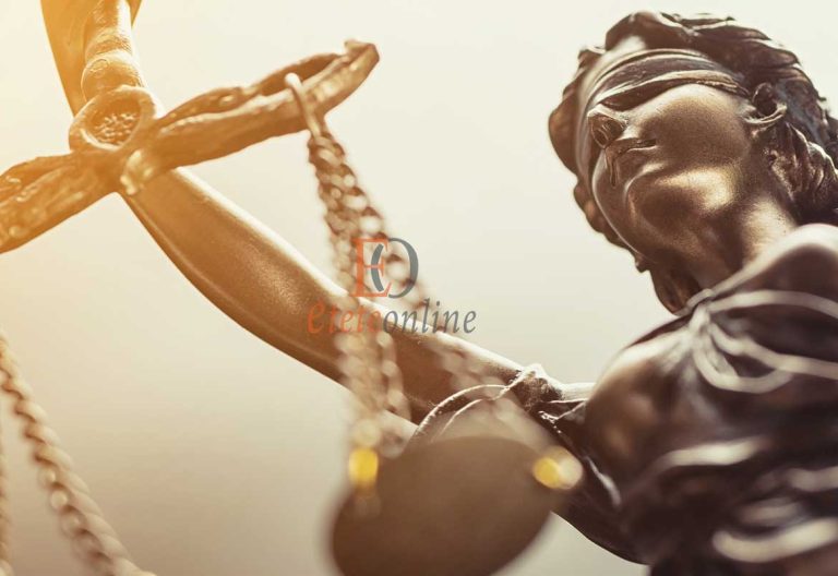 Lady_with_statue_of_justice