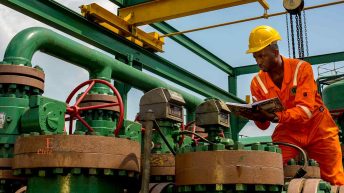 Nigerian-Man-in-NNPC_refinery_