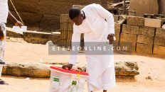A-Nigerian-casting-his-vote