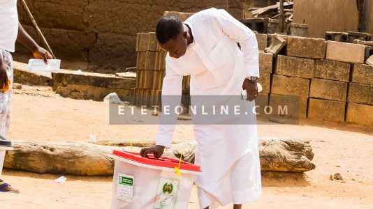 A-Nigerian-casting-his-vote