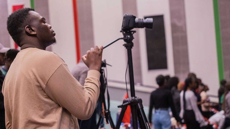 Cameramen-shooting-video