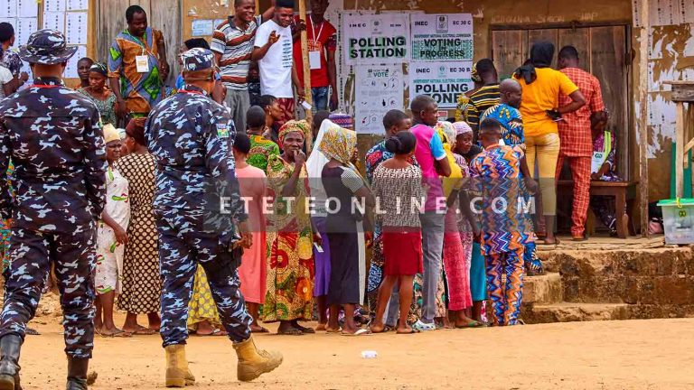 Nigerians casting vote at polling unit